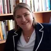 Head shot of Rosjke Hasseldine